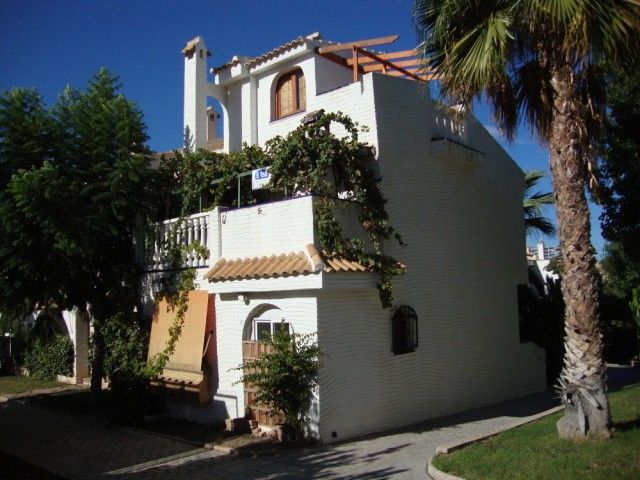 3 Bed Corner House - 2