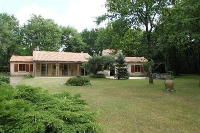 3 bedroom House For Sale: 86420 ENTRE.. - 2