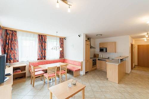 Generous 4-room apartment in the heart..