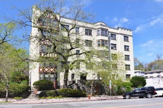 2 bedroom Co-op For Sale: Bronxville..