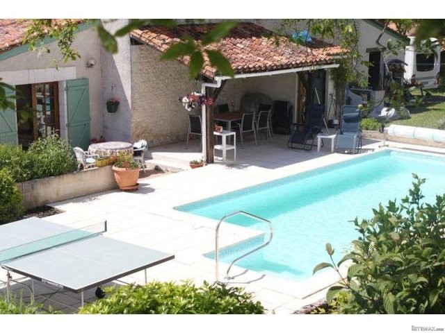 2 Bedroom Detached House For Sale - 2
