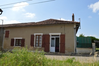 Close to Civray: habitable 2-bed..