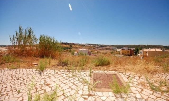 Plot with 428m2 with direct view to..