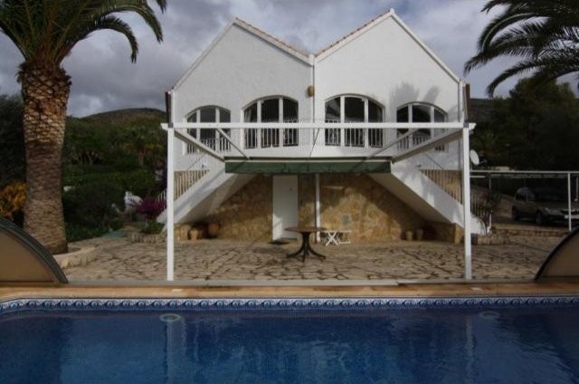 4 Bedrooms - Villa - Alicante - For Sale