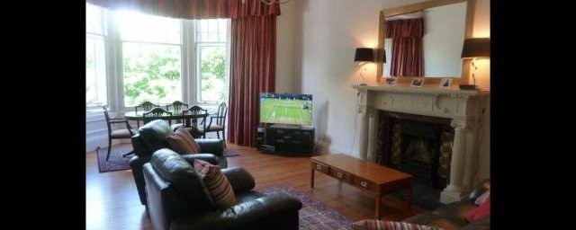 2 1F Douglas Gardens, Edinburgh