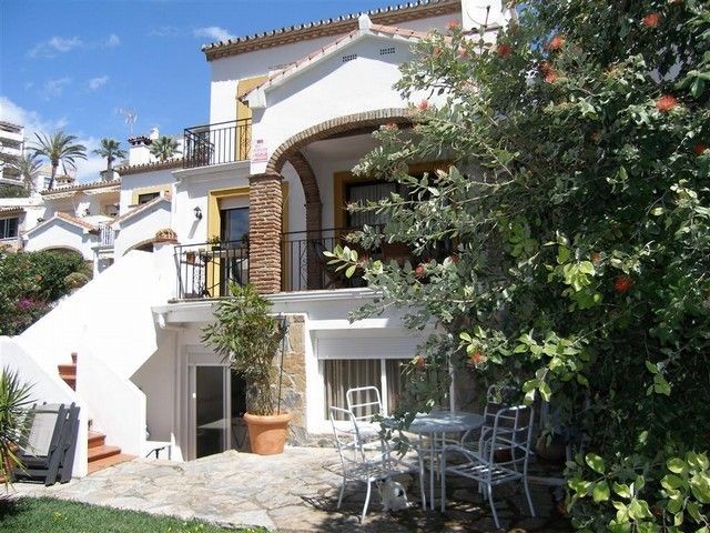 Town House - A WONDERFUL OPPORTUNITY to..