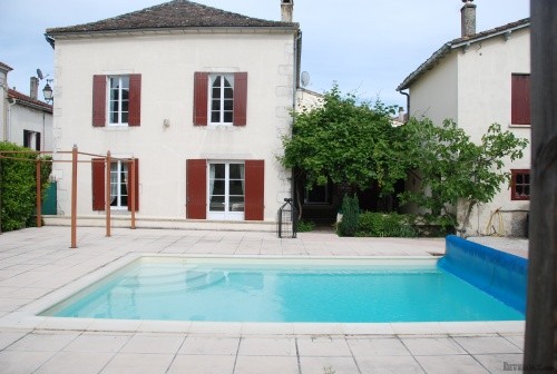 Rare gem in the heart of Eymet. 3 bed/3..