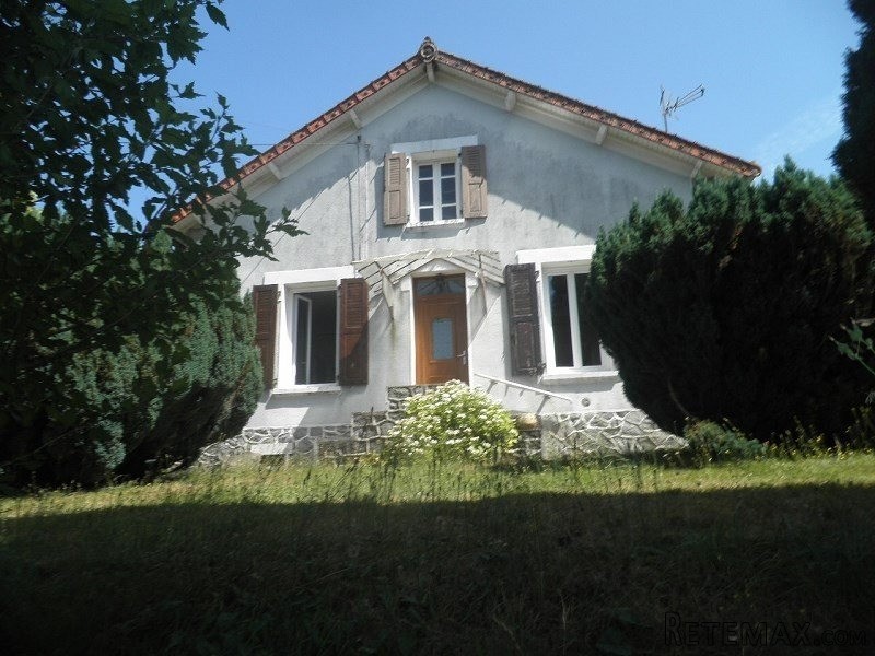 Detached House Close to Lake