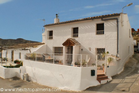 Restored 4 bedroom cortijo - Los..