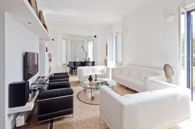 5 Bedrooms - Villa - For Sale
