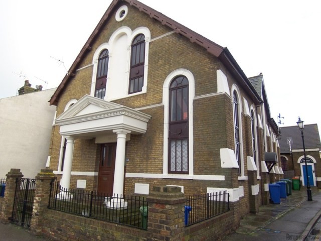 1 bedroom flat in Rushenden..