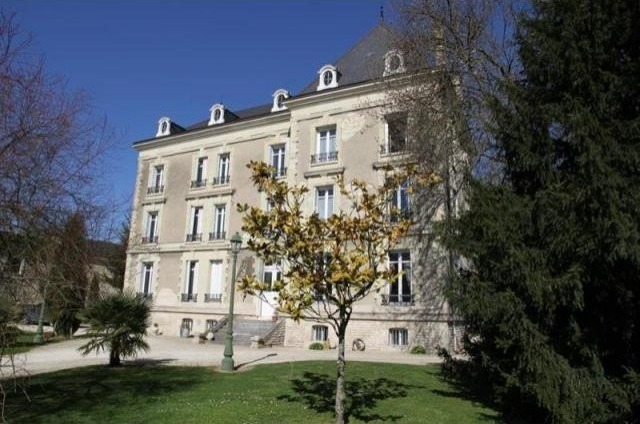 11 bedroom Manor House For Sale: 37500..
