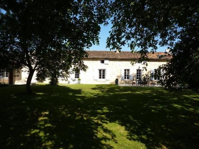 4 bedroom Longere For Sale: 86210 25.. - 2