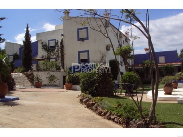 Character Residential Guest House-..