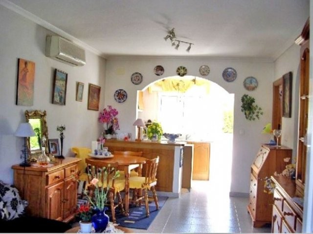 2 Bed Detached Villa Close to Amenities - 2