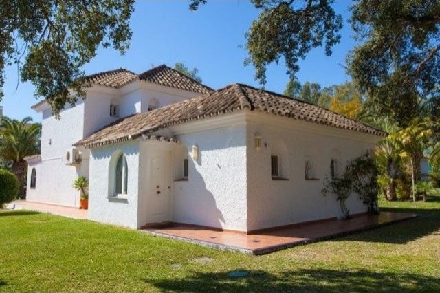 Villa - This wonderful villa is set on..