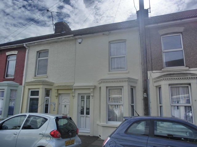 2 bedroom house in SHEERNESS - 2