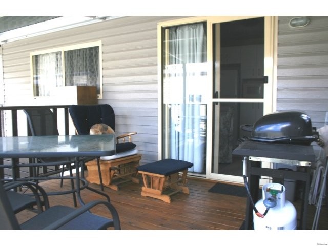 Recently Renovated 1 Bedroom.. - 2