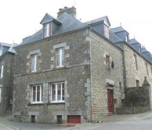 Nice Village House, B&B Potential