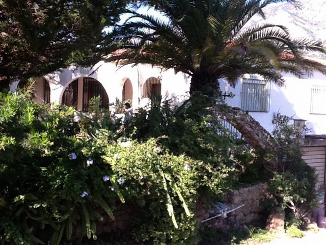 Villa - VERY NICE VILLA IN NEEDED OF..