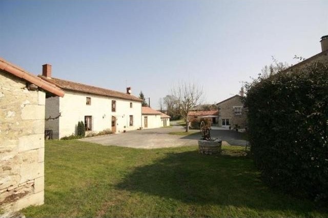 16 bedroom House For Sale: 86500 VIENNE - 2