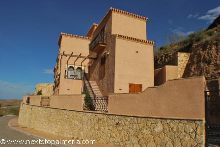 5 bedroom property with independent..