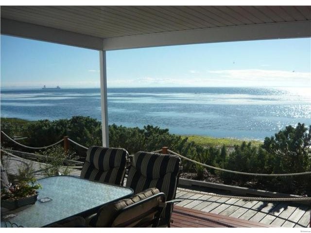 Pelican Shores Estate - 300 Clifton.. - 2