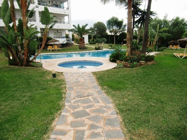 2 Bed Apartment for sale in Calahonda - 2