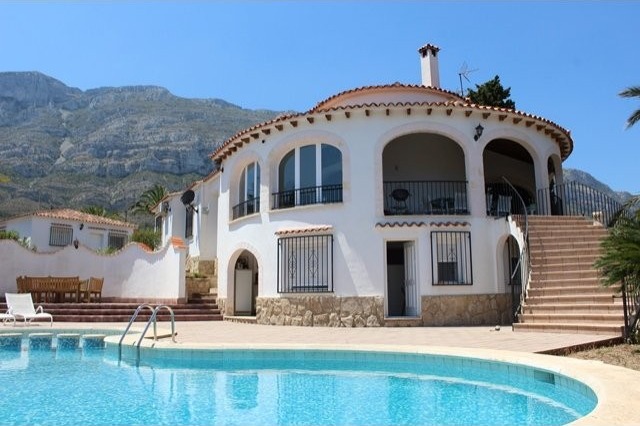 8 Bedroom Villa in Denia