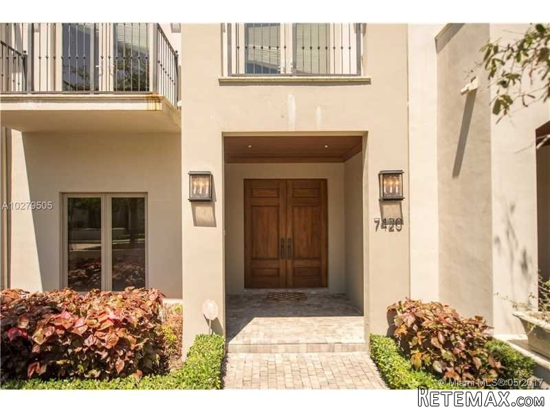 3 bedroom Town House For Sale: 7420 SW.. - 2