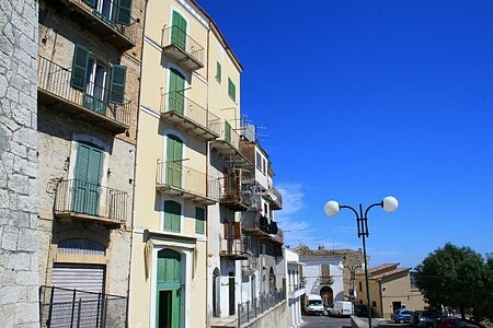 Stunning town house in a beautiful town.