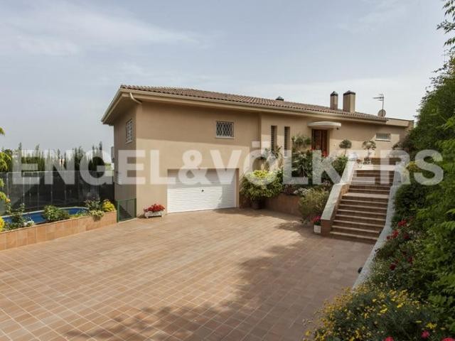 Alella, ideal for two families - 2