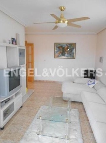 Well maintained attic at 180m from the.. - 2