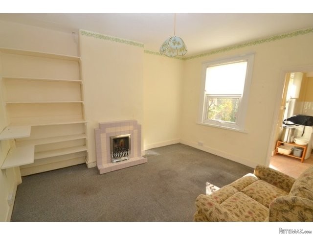 2 bedroom house in QUEENBOROUGH - 2