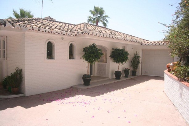 VILLA FOR SALE IN BENALMADENA - 2