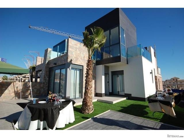 2 bedroom Town House For Sale: Semi..