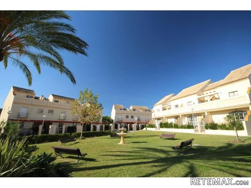 3 bedroom town house for sale - 2