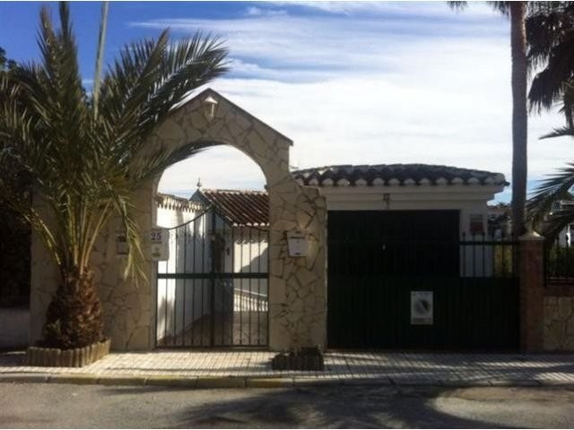 Villa - Villa de 250 m2 en una Parcela..