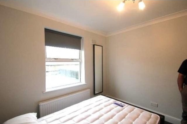 2 Bed Flat/Apartment To Let in London