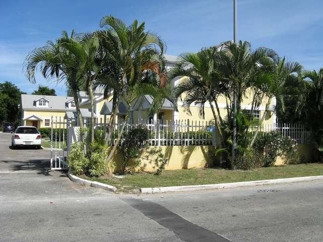 Apartment/townhouse - Gated fully.. - 2