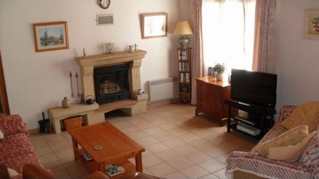 Lovely House - Easily Maintained Garden.. - 2