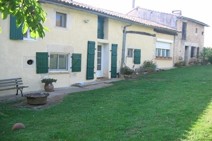 Beautiful renovated longère with 5600m²..