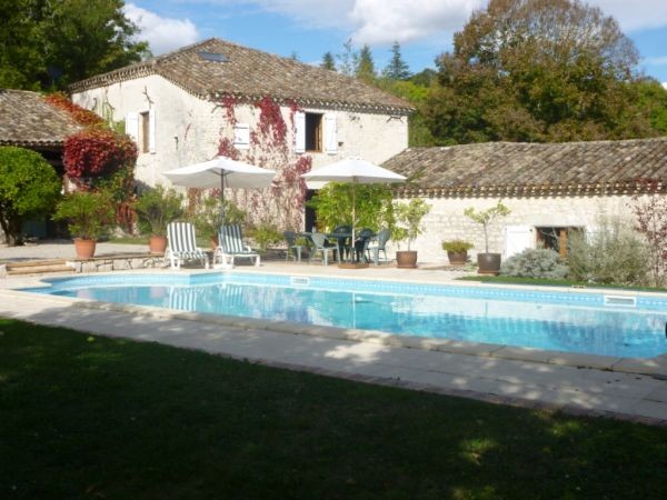 House with Guest Cottage a Swimming Pool