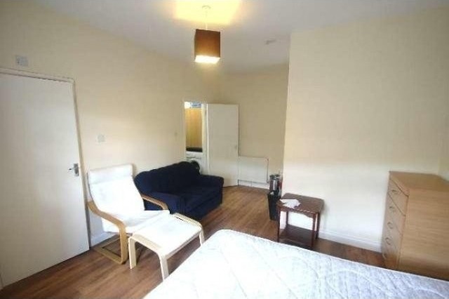 Flat/Apartment To Let in London - 2