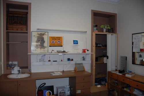 Retail outlet with appartment on the.. - 2