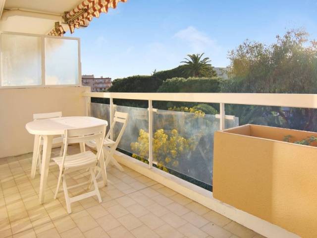 500m from the beaches,, 1 bd w/ sunny..