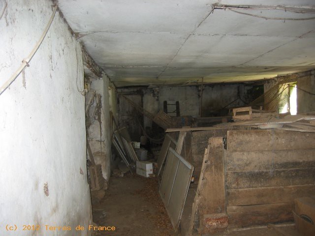 Batiment En Pierre À Renover Le Trevoux.. - 2