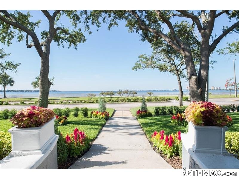 5 bedroom Property For Sale: 1115.. - 2