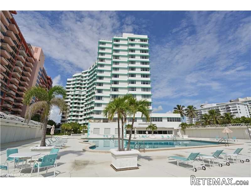 1 bedroom Flat For Sale: 5255 Collins..