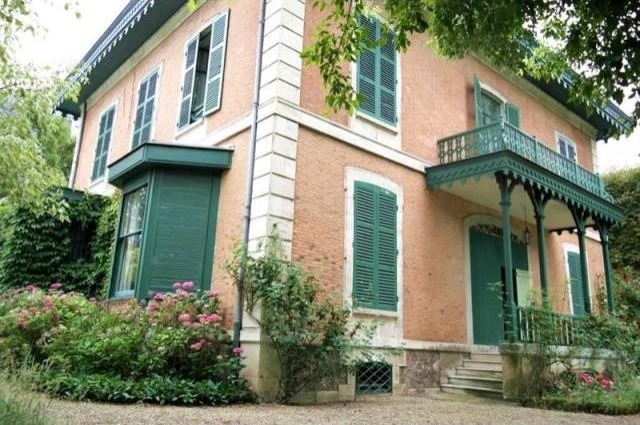 8 bedroom Character For Sale: 03200..